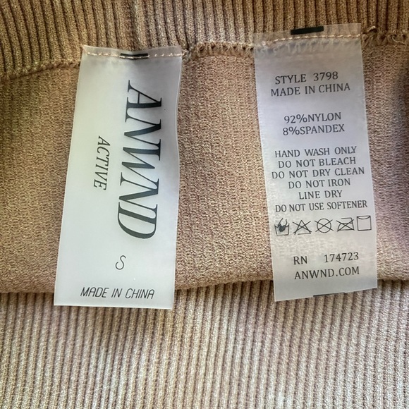 Short biker shorts - Taupe (new with tags) Small - Picture 2 of 3